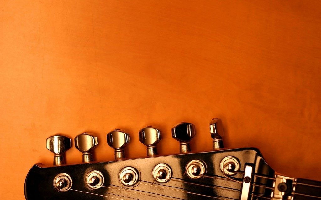 5 Signs it's Time To Change Your Guitar Strings