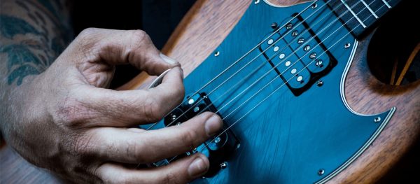 Guitar Pick Thickness, Size & Shape: How to pick the perfect pick