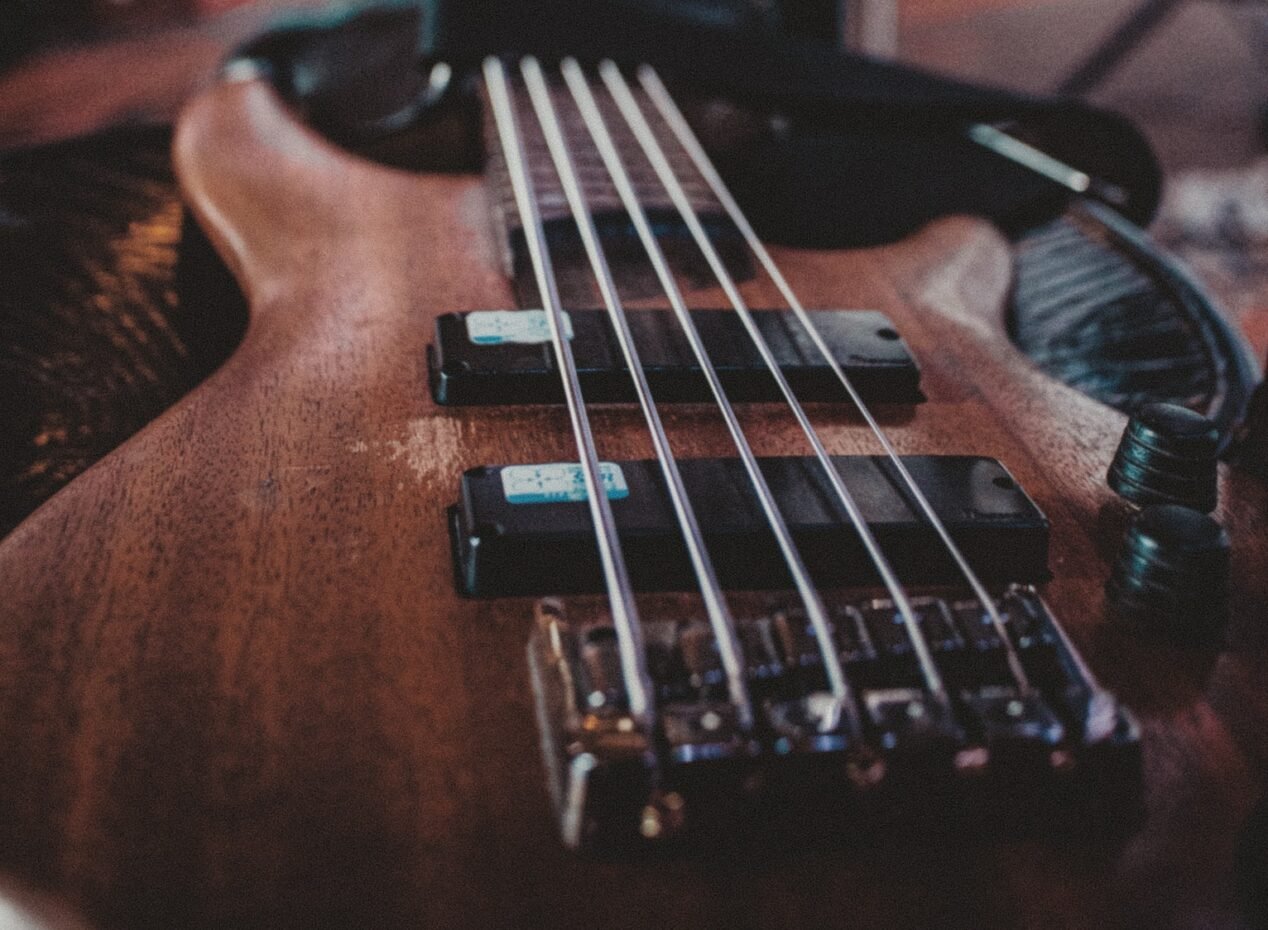 Bass Guitar with 5 Strings